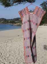 Prenda de The Adelitas Clothing fotografiada en una playa